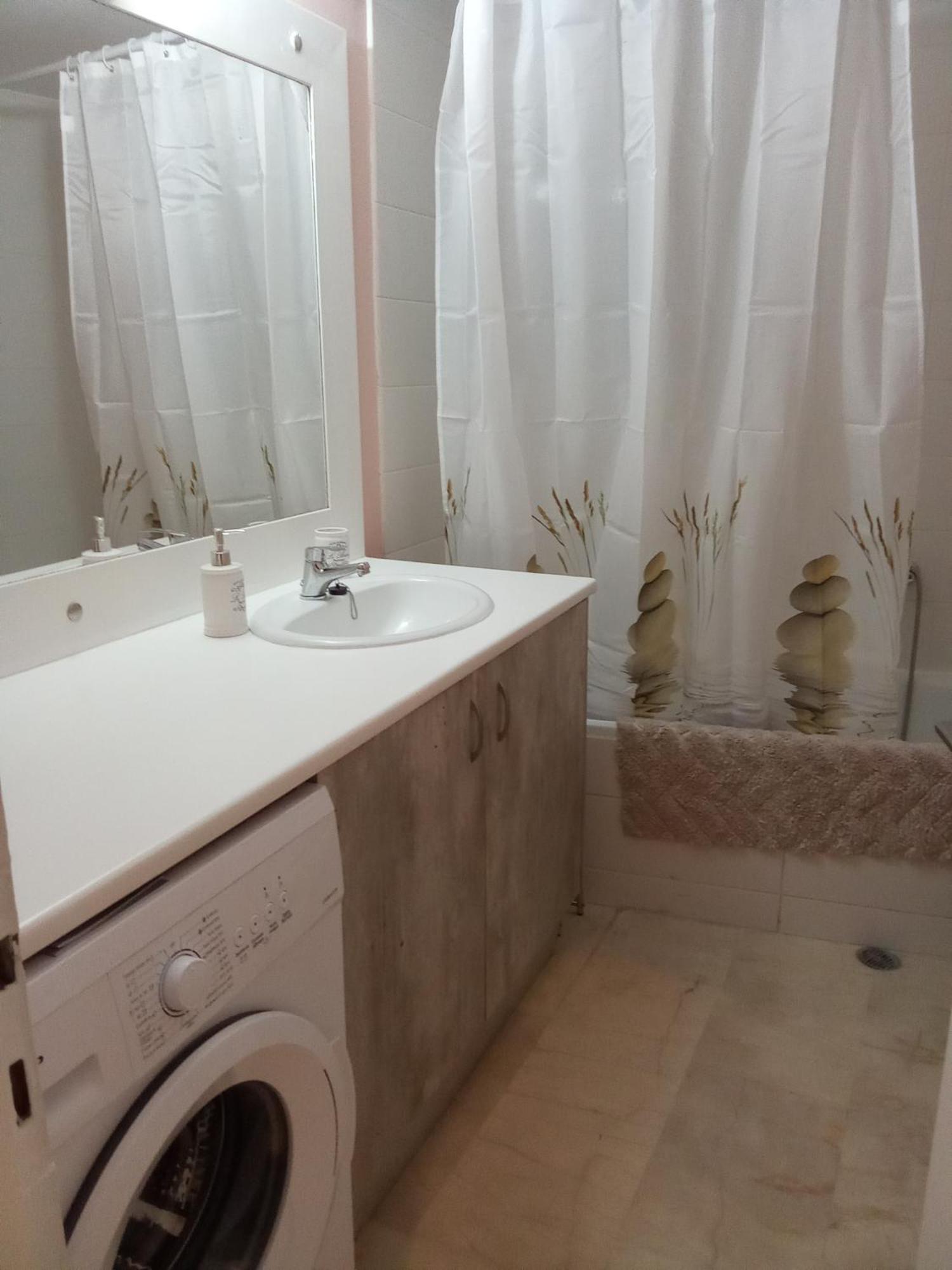 Apartment Private In A Shared 2-bedroom *